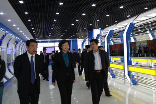 威海市委副書記、市長張惠（原青島市委常委、副市長）和青島市委常委、市委秘書長王魯明視察指導工作