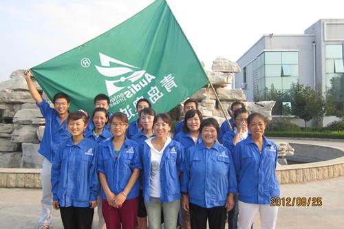 同住地球村 共愛一個家——海利爾義工團公益環(huán)?；顒蛹o實