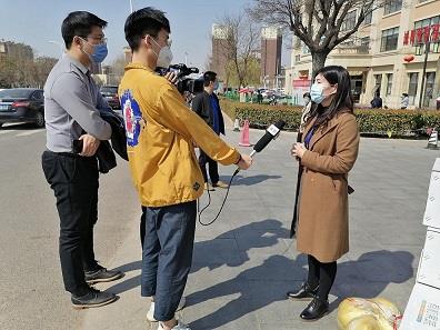 “抗擊疫情，關(guān)愛老人”