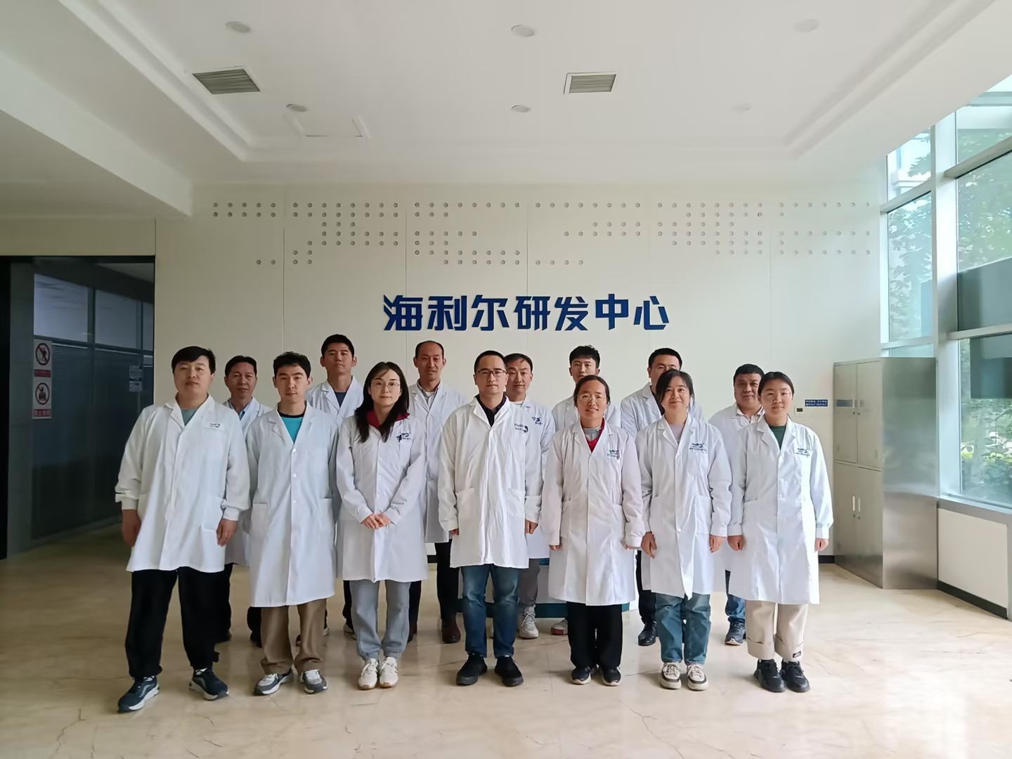 祝賀！集團(tuán)制劑所和王旭分別獲評青島市工人先鋒號、青島市五一勞動獎?wù)? onerror=